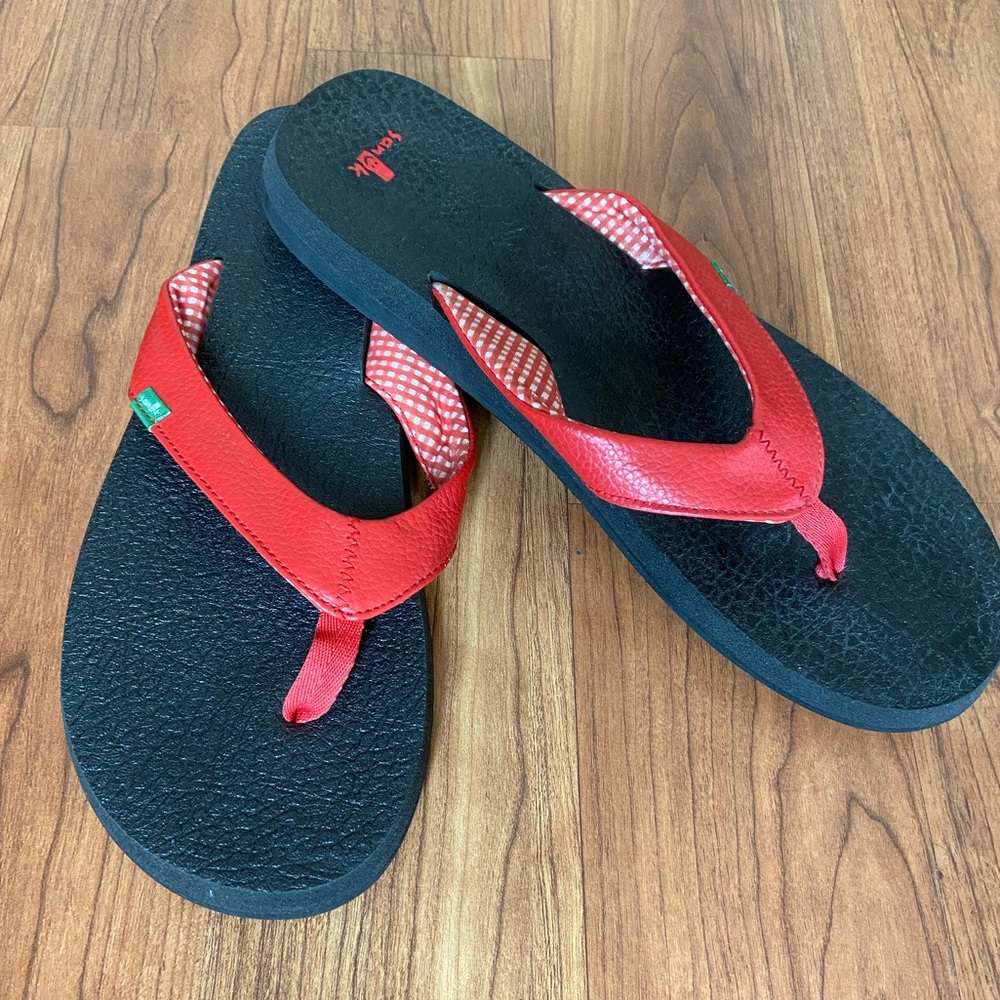 Sanuk Flip Flops